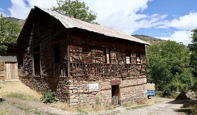 Tamzara'nın tescilli ev ve çeşmeleri ziyaretçilerini geçmişe yolculuğa çıkarıyor