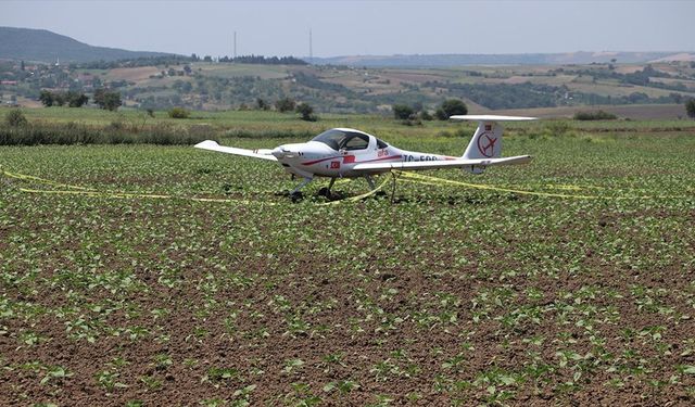 Tekirdağ'da eğitim uçağı tarlaya zorunlu iniş yaptı