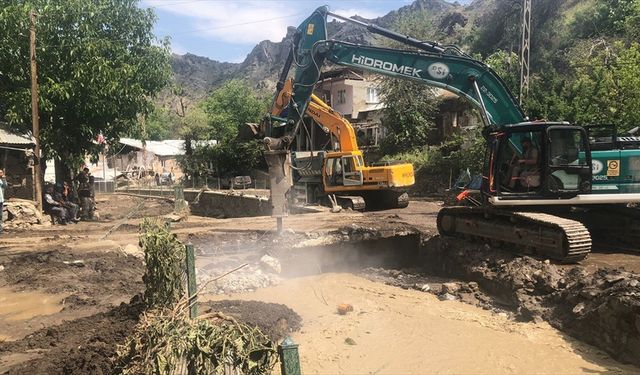 Erzurum'da selden etkilenen mahallelerde yaralar sarılıyor