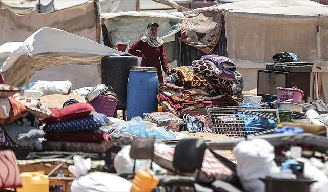 Filistin Kızılayı, Gazze'de Filistinlilerin sığındığı El-Mevasi'de "tek çadırlık" bile yer kalmadığını bildirdi