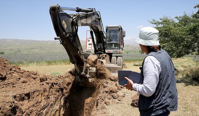 Hakkari'de kazı çalışmalarıyla deprem üretme potansiyeli olan fay hattı araştırılıyor