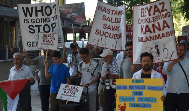 Malatya'da sağlık çalışanları İsrail'in Filistin'e yönelik saldırılarını protesto etti