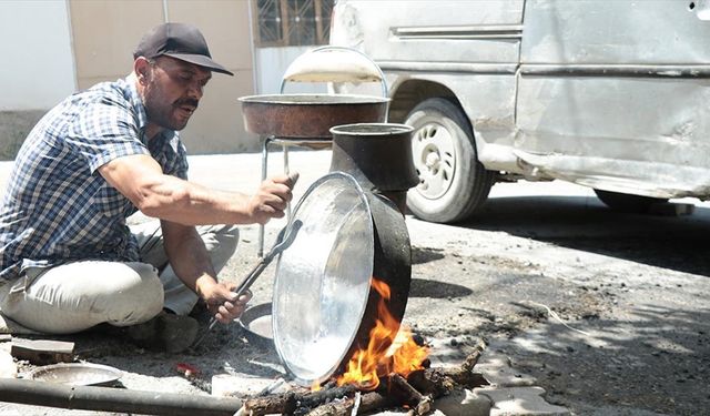 Müzisyen kalaycı, ailesiyle köy köy gezerek ata mesleğini yaşatıyor