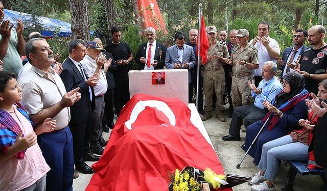 Başçavuş Ferhat Gedik, şehadetinin yıl dönümünde Hatay'daki kabri başında anıldı