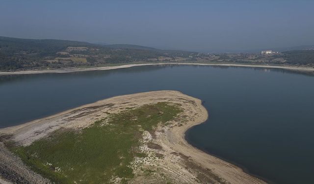 Bolu'da su seviyesi düşen Gölköy Baraj Gölü'nde yarım ada oluştu