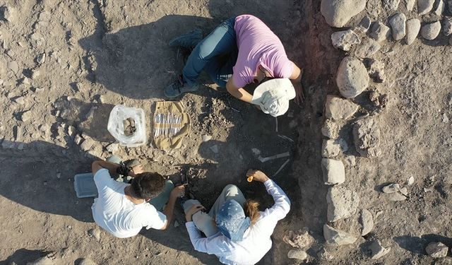 Domuztepe Höyüğü'nde 7 bin 600 yıllık çocuk ve bebek iskeletleri bulundu