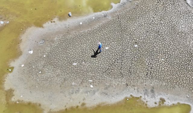 Erciyes Dağı'ndaki Tekir Göleti kuraklığın etkisiyle büyük ölçüde kurudu