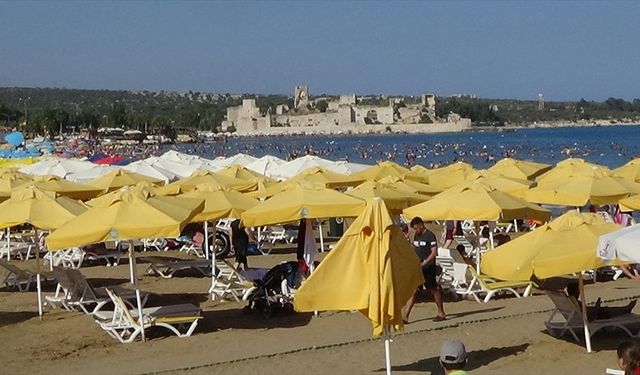 Mersin Kızkalesi'nde gurbetçiler turizmi hareketlendirdi