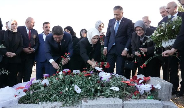 Bakanlar Göktaş, Tunç ve Yerlikaya, Narin Güran'ın kabrini ziyaret etti