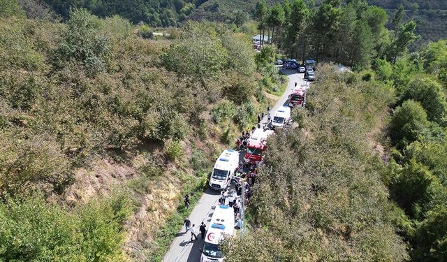 Düzce'de şarampole devrilen minibüsteki 22 tarım işçisi yaralandı