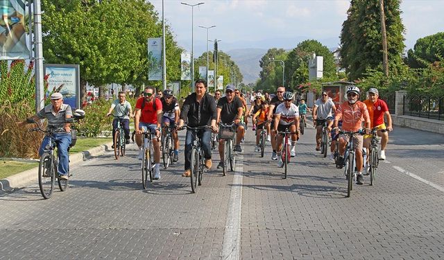 Fethiye'de "Arabasız Gün" etkinliğinde bisiklete binildi