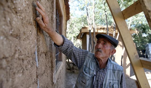 Halil dede 80 yaşında kerpiç döküyor