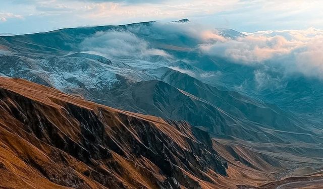 Palandöken'in yüksek kesimlerine kar yağdı