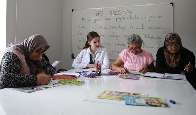 "İkinci bahar"larında öğrendikleri okuma yazma sayesinde hayatları kolaylaştı