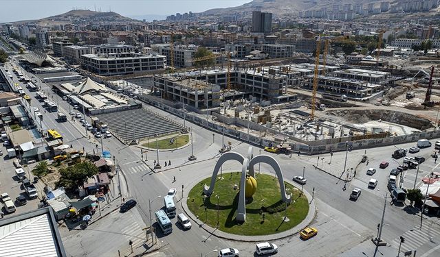 Malatya'nın depremde yıkılan çarşısı 2025'e hazırlanıyor