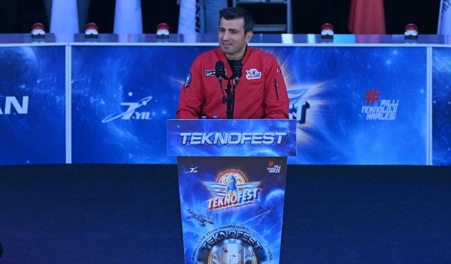 TEKNOFEST Yönetim Kurulu Başkanı Bayraktar: TEKNOFEST gençlerimizin başarı hikayelerine zemin hazırlıyor