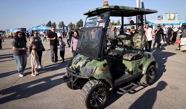 Yapay zeka destekli golf aracı TEKNOFEST Adana'da boy gösteriyor