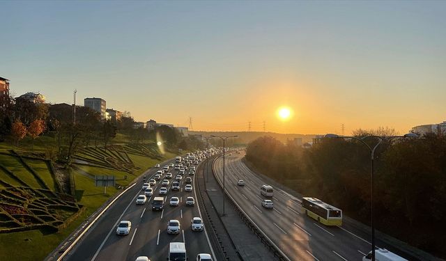 İstanbul'da ilk ara tatilin ardından trafik yoğunluğu yaşanıyor