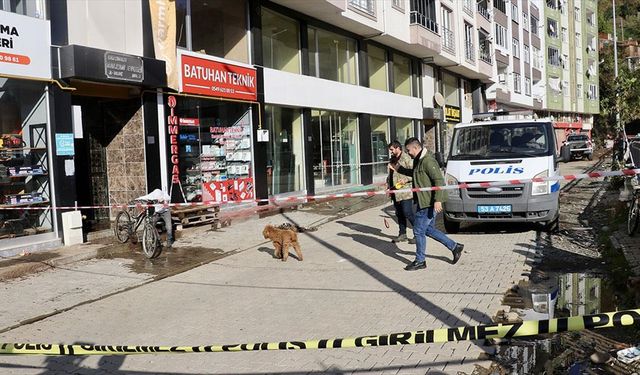 Rize'de heyelan anındaki panik bir evdeki kamera sistemiyle görüntülendi