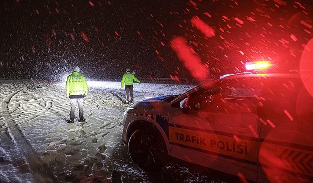 Malatya-Kayseri kara yolu kar nedeniyle ağır tonajlı araçların geçişine kapatıldı