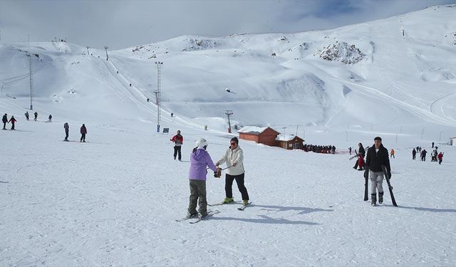 Mergabütan Kayak Merkezi'ndeki tüm pistler kayakseverlerin hizmetine açıldı