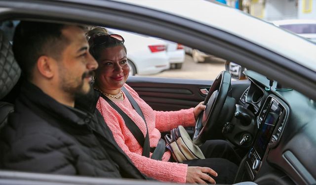 Diyarbakır'da kadın taksici mesleğiyle ön yargıları yıkmak istiyor