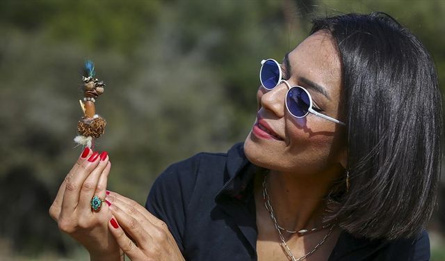 Doğadan topladığı bitkileri sanat eserlerine dönüştürüyor