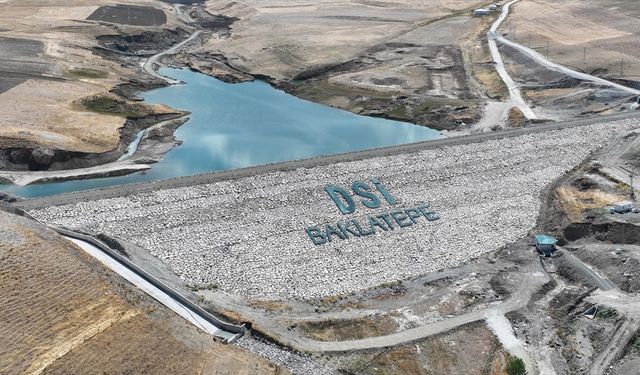 Yapımı tamamlanan yer altı barajı ve göletlerle binlerce hektar arazi suya kavuştu