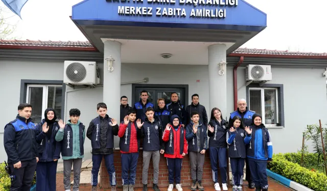 Sakarya’da çocuk zabıtalar sahaya indi!