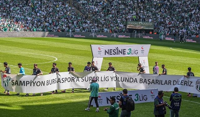Bursaspor, şampiyonluk kupasını 45 bin taraftarın izlediği maçta aldı