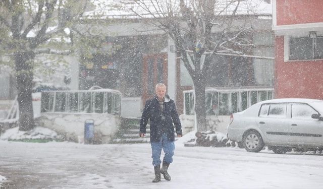 Edirne ve Kırklareli'nde kar yağışı etkili oluyor