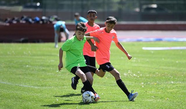 Edirne'de "Okuldan Spora" ve "Mahalle Ligi" projeleri akademik başarıyı artırdı