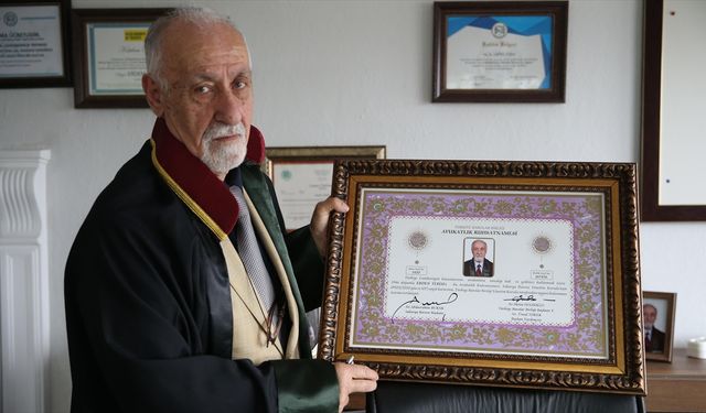 İçinde ukde kalan hukuk tahsilini 74 yaşında tamamlayıp avukatlığa başladı