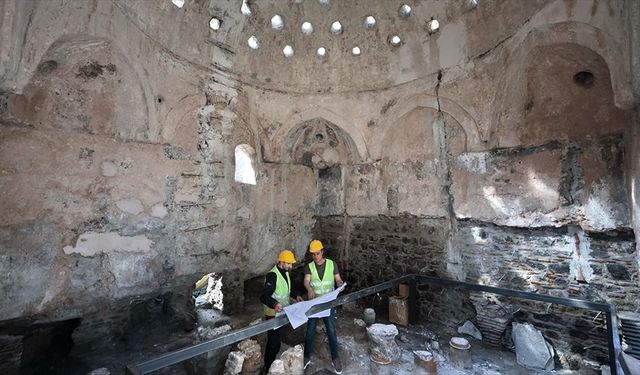 İzmir'deki tarihi Kıllıoğlu Hamamı'nın restorasyonu yeniden başladı