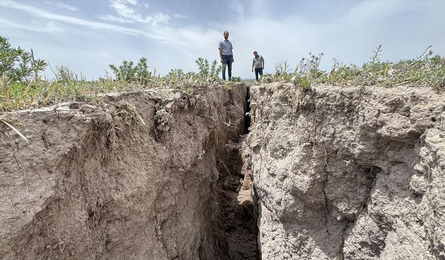 Konya'da 8 metre derinliğinde 2,5 kilometrelik "yüzey yarığı" oluştu