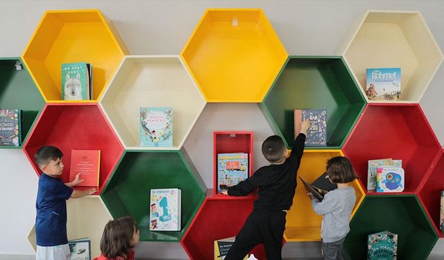 Mahallelerdeki çocuk kütüphanelerinde miniklere kitap sevgisi aşılanıyor