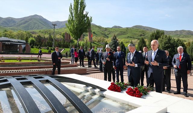 TBMM Başkanı Kurtulmuş, Kırgızistan'da Ata-Beyit Ulusal Tarih ve Anıt Kompleksi'ni ziyaret etti