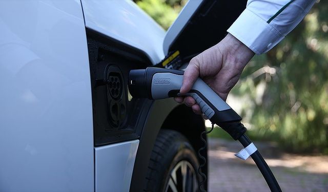 Dünyada bu yıl satılan tüm araçların dörtte birinden fazlasının elektrikli olması bekleniyor