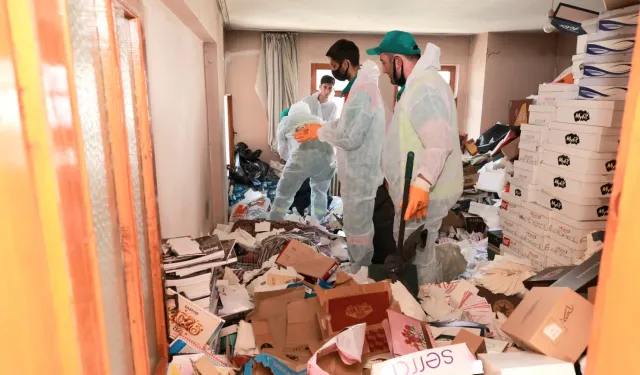 Bursa Osmangazi'de çöp ev temizlendi, mahalle rahatladı