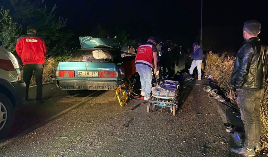 Isparta'da otomobille kamyonetin çarpıştığı kazada 4 kişi öldü