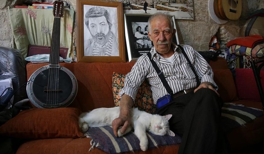 Mardinli yarım asırlık müzisyen artık dostları ve kedisi için çalıyor