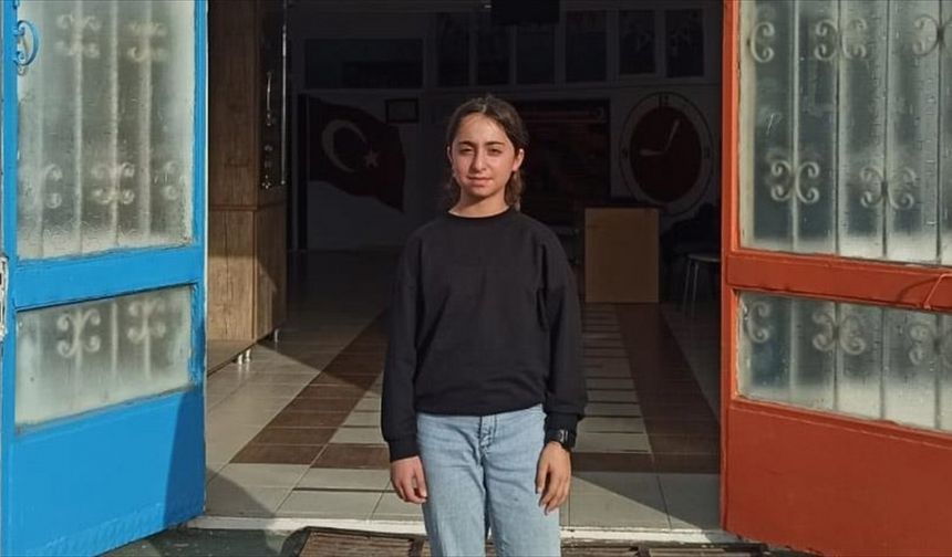Tokat'ta ortaokul öğrencisi ilk bursunu Filistin'e bağışladı