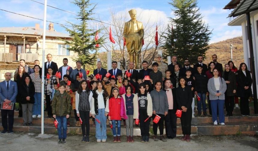 Tunceli'de PKK'lı teröristlerce okul lojmanında şehit edilen 6 öğretmen anıldı