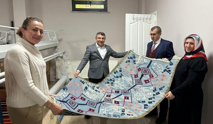 Dilovası'nda ilk halı tezgahtan indi