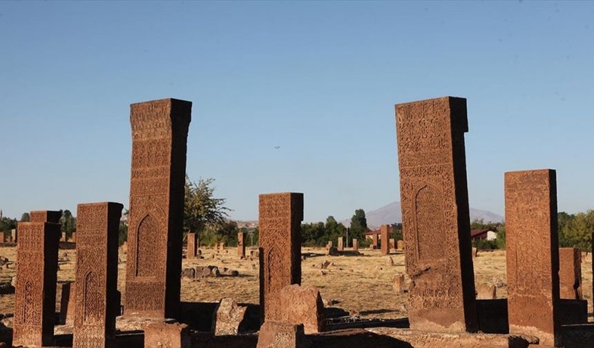 Dünyanın en büyük Türk-İslam mezarlığını 2023'te 170 bin kişi ziyaret etti
