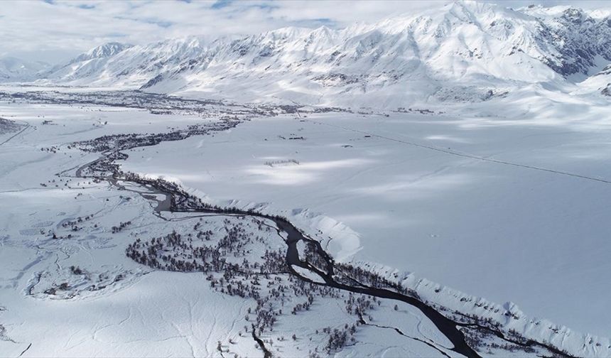 Munzur Vadisi Milli Parkı karla kaplandı
