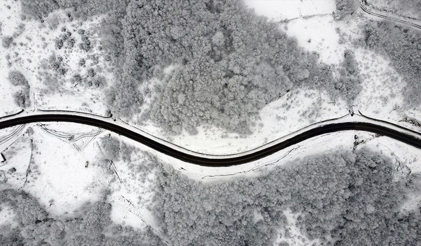 Sinop'ta 1600 rakımlı Çangal Dağı'ndaki kar manzarası havadan görüntülendi
