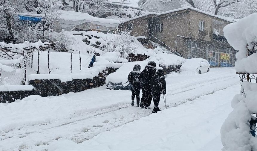 Şırnak'ın 2 ilçesinde olumsuz hava koşulları nedeniyle eğitime yarın ara verildi
