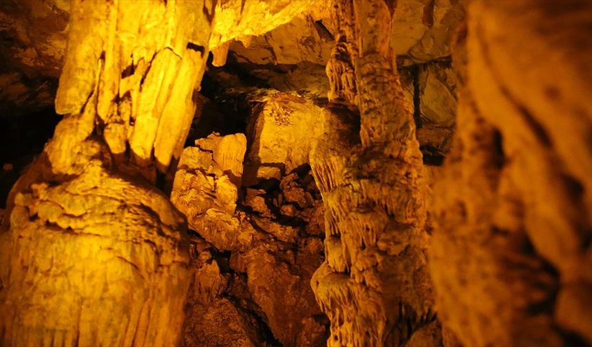 Tokat'ta Ballıca Mağarası'nı bayram tatilinde 16 bin 200 kişi gezdi