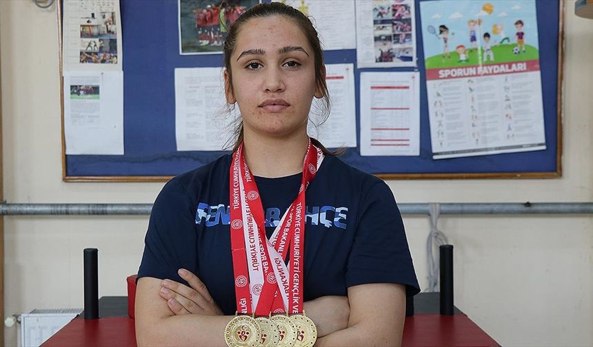 Türkiye şampiyonu Evindar Demirbağ, bilek güreşinde yeni madalyalar peşinde